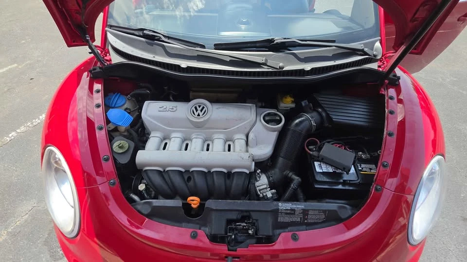 2008 Volkswagen New Beetle - Image 10 of 16