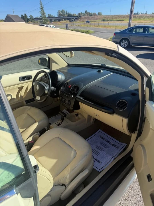 2008 Volkswagen New Beetle - Image 11 of 12
