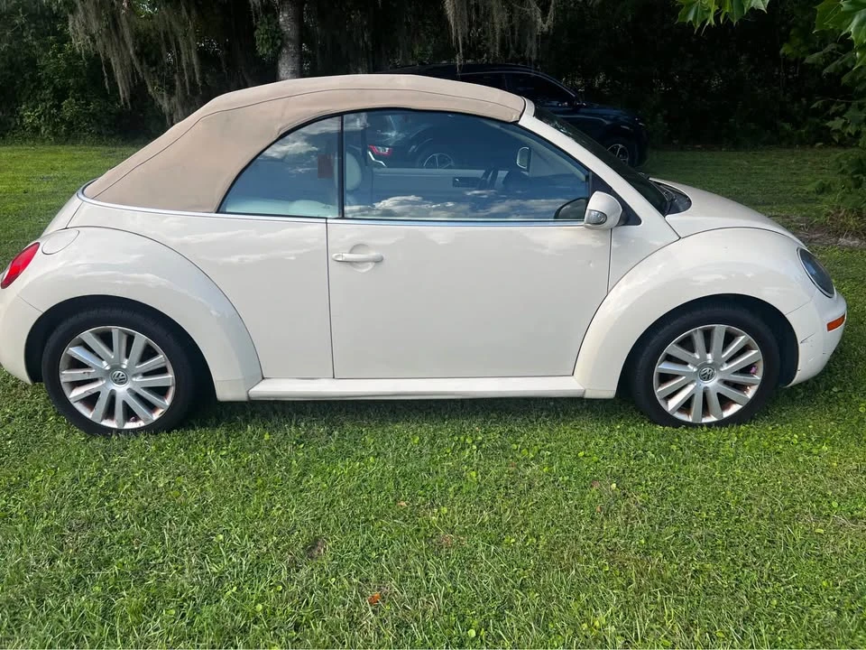 2008 Volkswagen New Beetle - Image 6 of 10