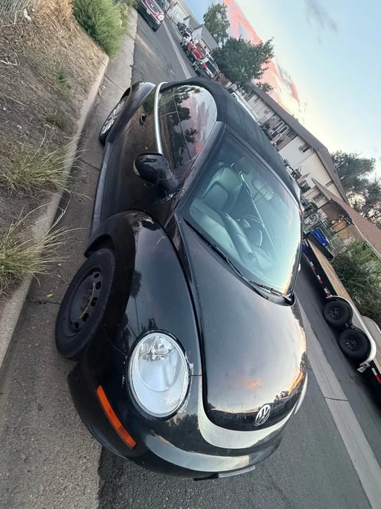 2008 Volkswagen New Beetle - Image 2 of 7