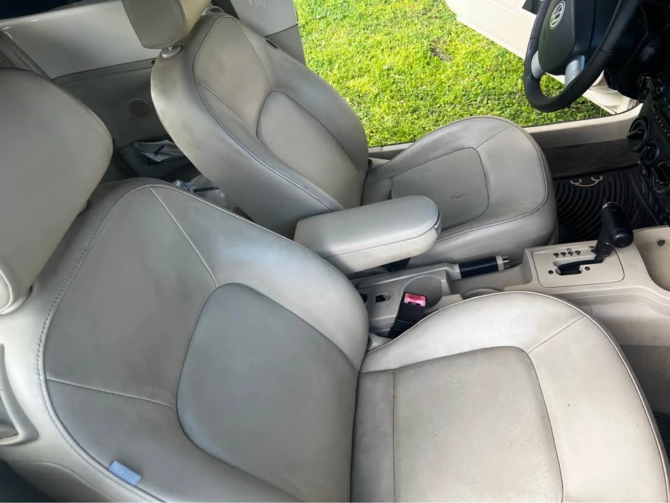 2008 Volkswagen New Beetle - Image 2 of 10