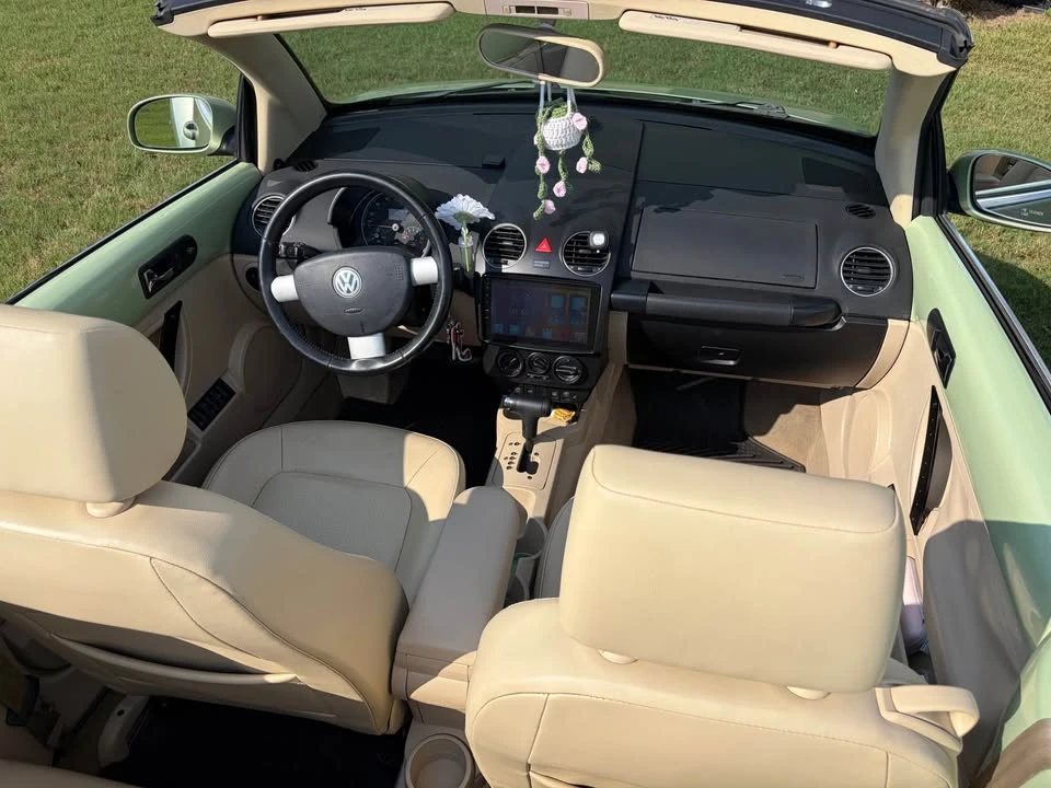 2008 Volkswagen New Beetle - Image 6 of 15