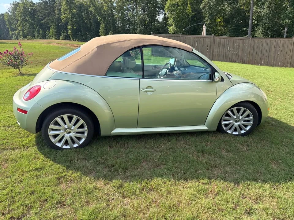 2008 Volkswagen New Beetle - Image 2 of 15