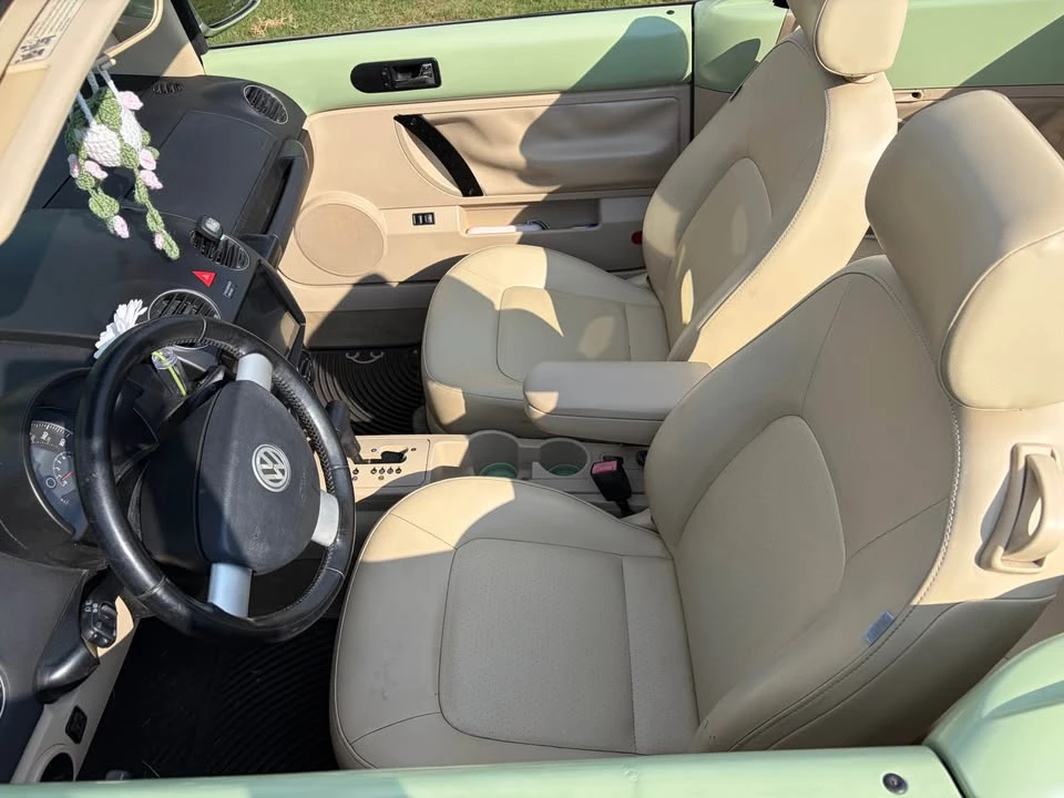 2008 Volkswagen New Beetle - Image 10 of 15