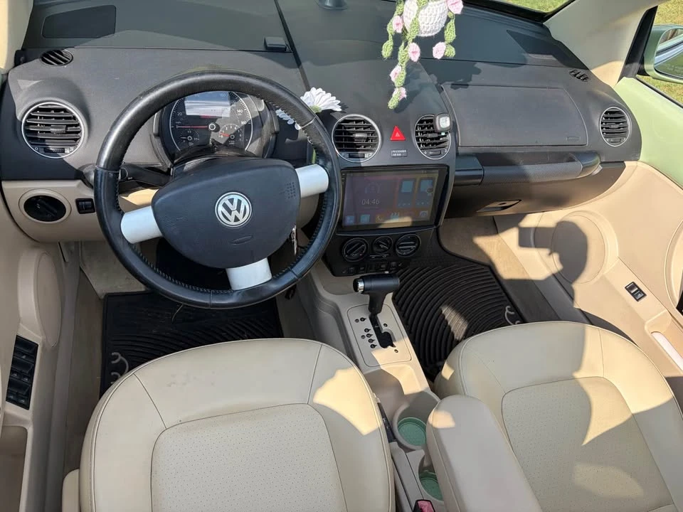 2008 Volkswagen New Beetle - Image 9 of 15