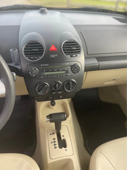 2008 Volkswagen New Beetle - Image 8 of 10