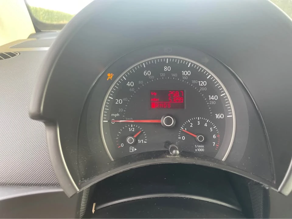 2008 Volkswagen New Beetle - Image 9 of 10