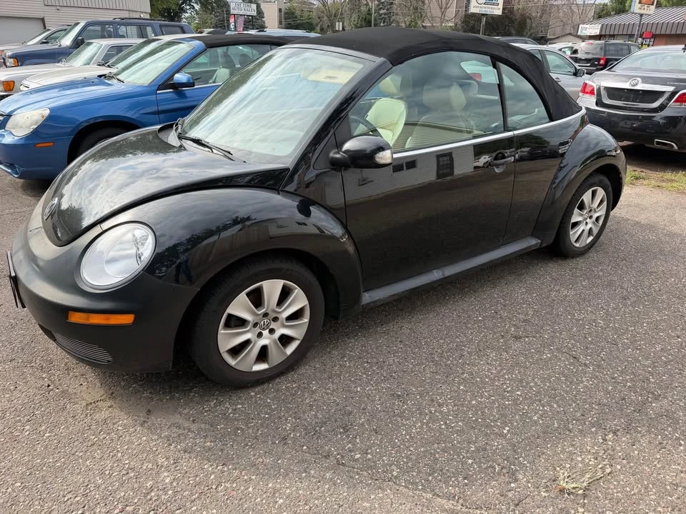 2008 Volkswagen New Beetle - Image 2 of 9