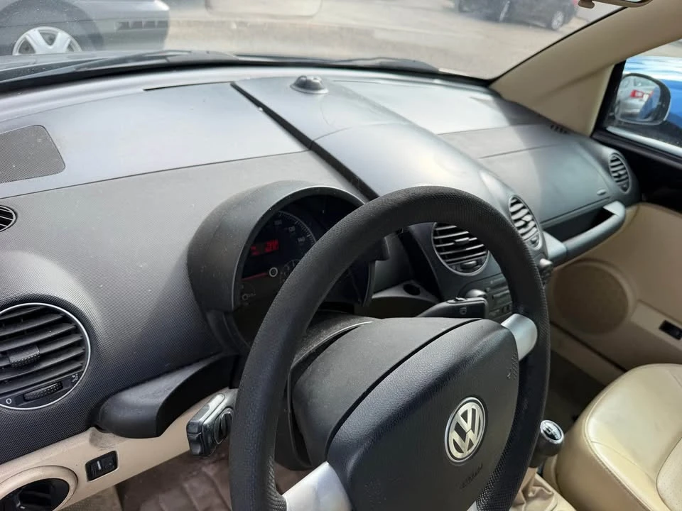 2008 Volkswagen New Beetle - Image 6 of 9