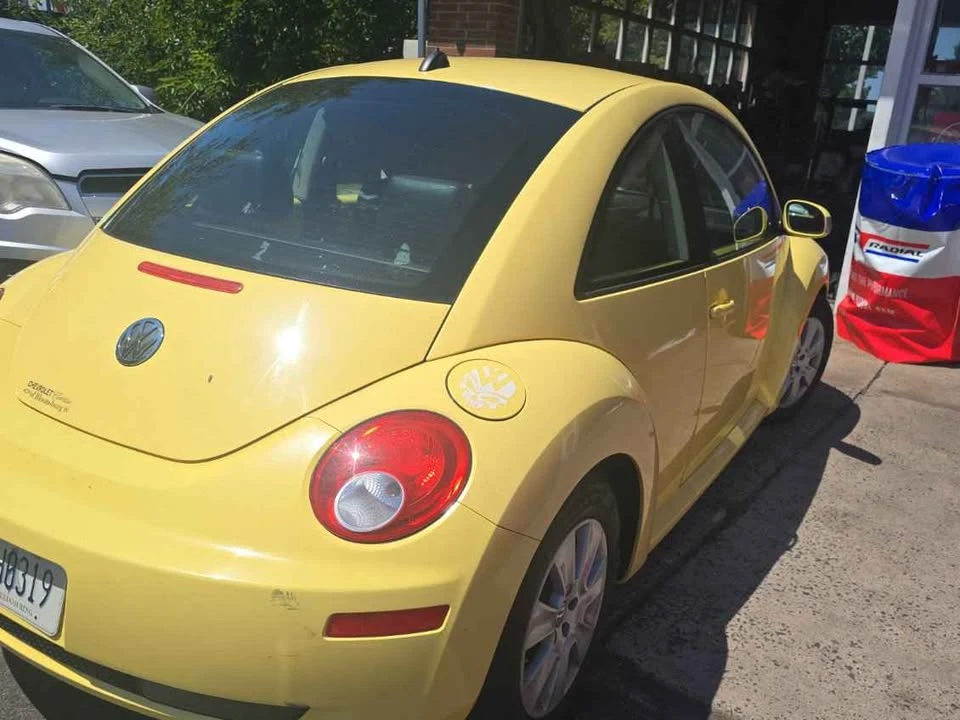 2008 Volkswagen New Beetle - Image 2 of 6