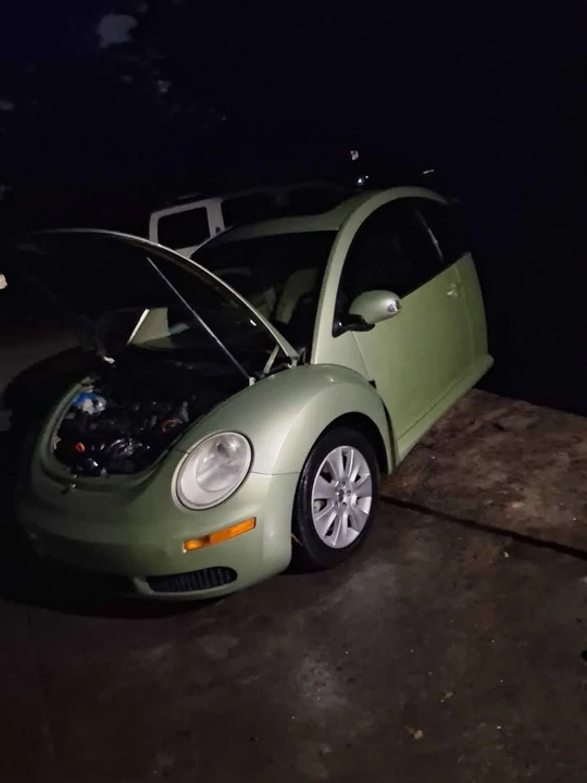 2008 Volkswagen New Beetle - Image 4 of 5