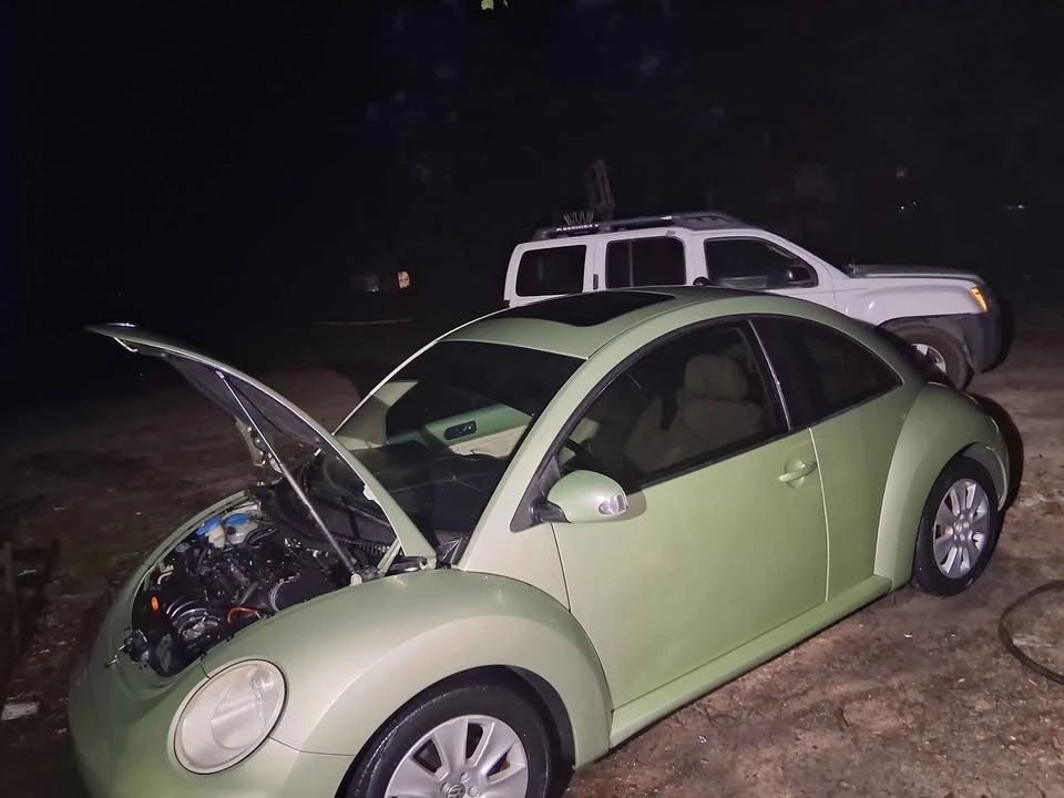 2008 Volkswagen New Beetle - Image 2 of 5