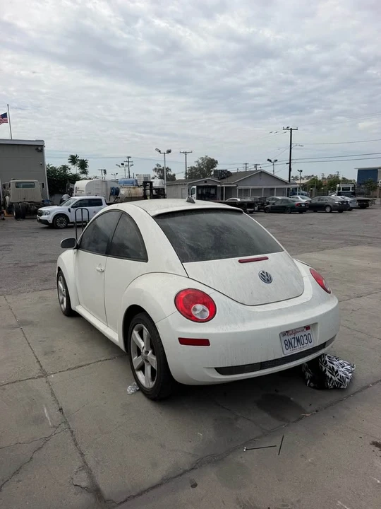 2008 Volkswagen New Beetle - Image 5 of 8