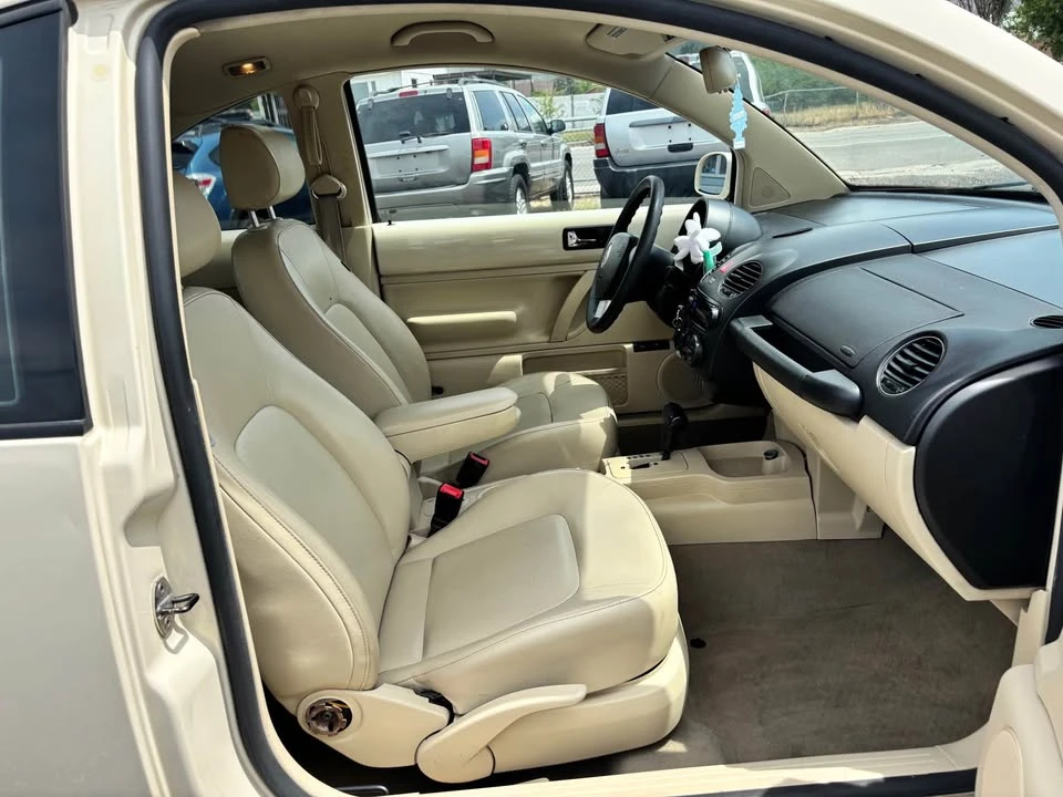 2008 Volkswagen New Beetle - Image 9 of 10