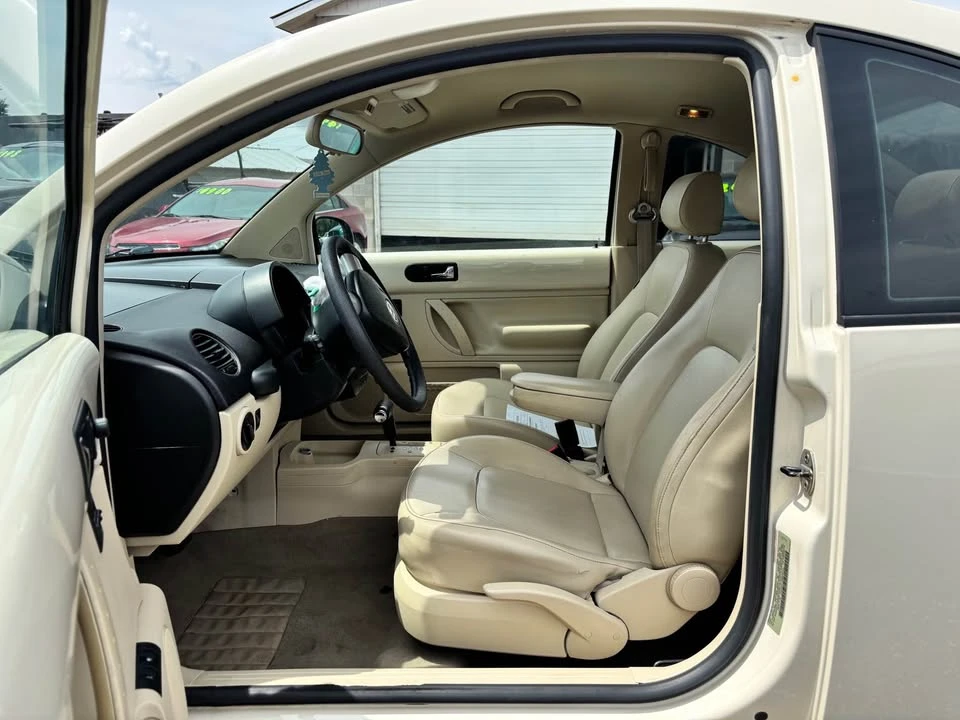 2008 Volkswagen New Beetle - Image 6 of 10