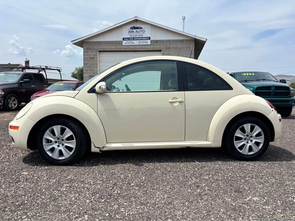 2008 Volkswagen New Beetle - Image 2 of 10