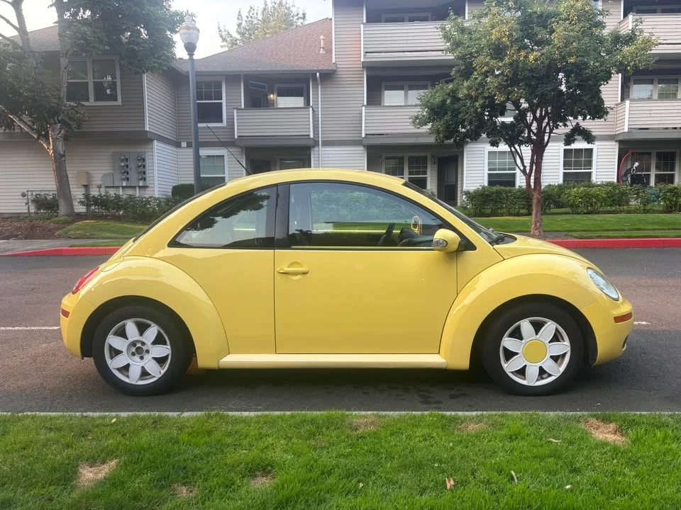 2008 Volkswagen New Beetle - Image 5 of 8