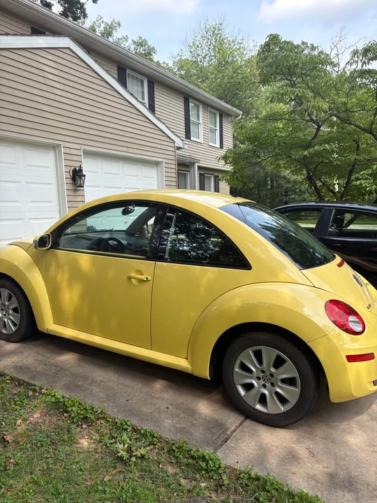 2008 Volkswagen New Beetle - Image 2 of 8