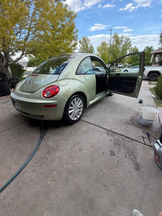 2008 Volkswagen New Beetle - Image 9 of 12