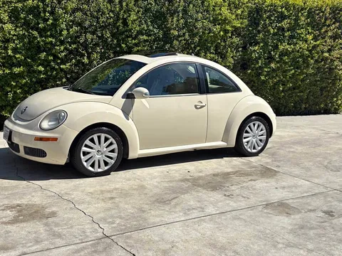 2008 Volkswagen Beetle 2.5L Hatchback 2D