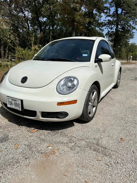 2008 Volkswagen New Beetle - Image 2 of 10