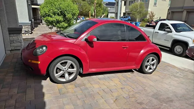 2008 Volkswagen Beetle 2.5L Hatchback 2D
