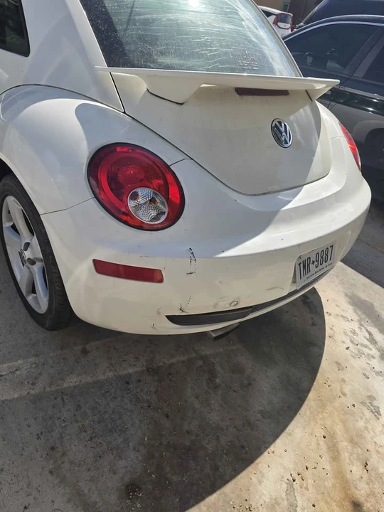 2008 Volkswagen New Beetle - Image 2 of 3