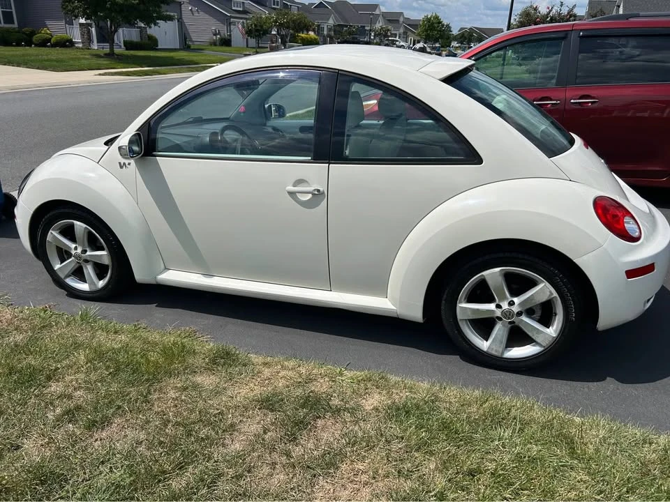 2008 Volkswagen New Beetle - Image 2 of 8