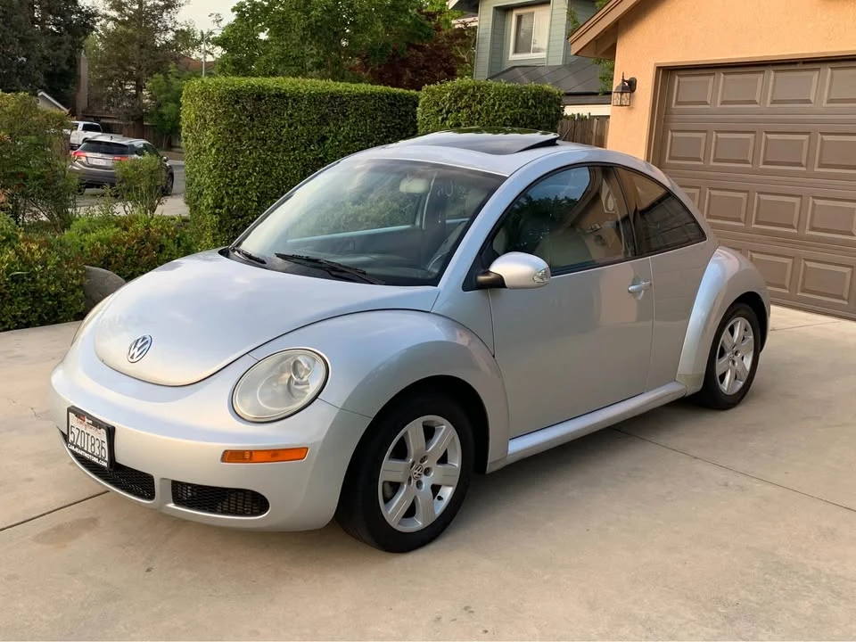 2008 Volkswagen New Beetle - Image 2 of 11