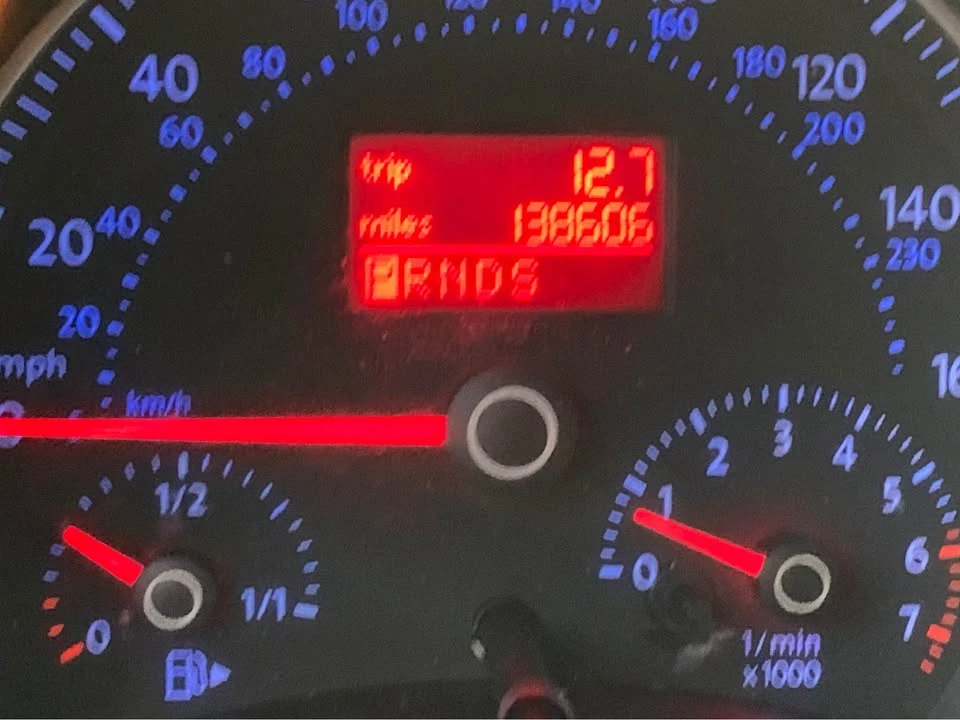 2008 Volkswagen New Beetle - Image 10 of 12