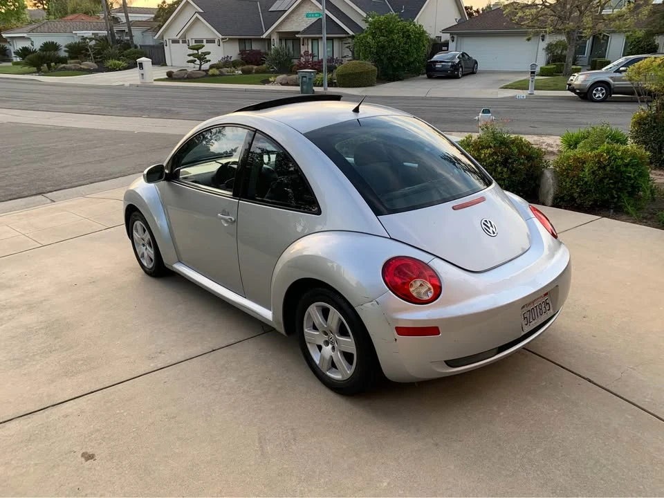2008 Volkswagen New Beetle - Image 5 of 11