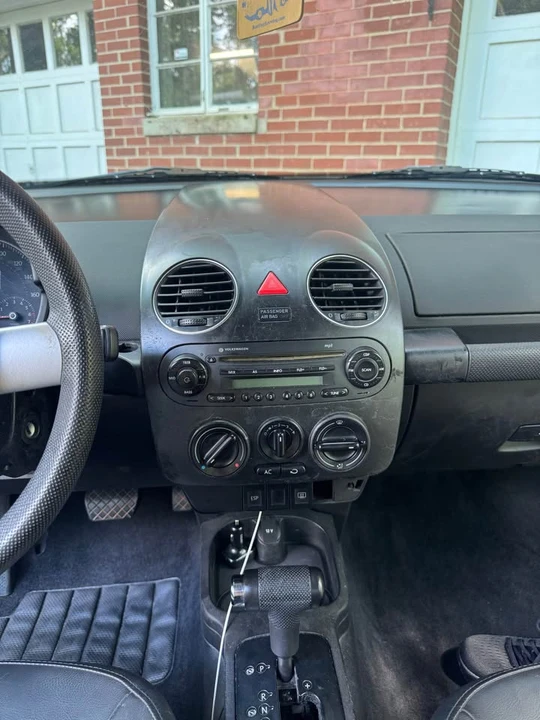 2008 Volkswagen New Beetle - Image 17 of 19