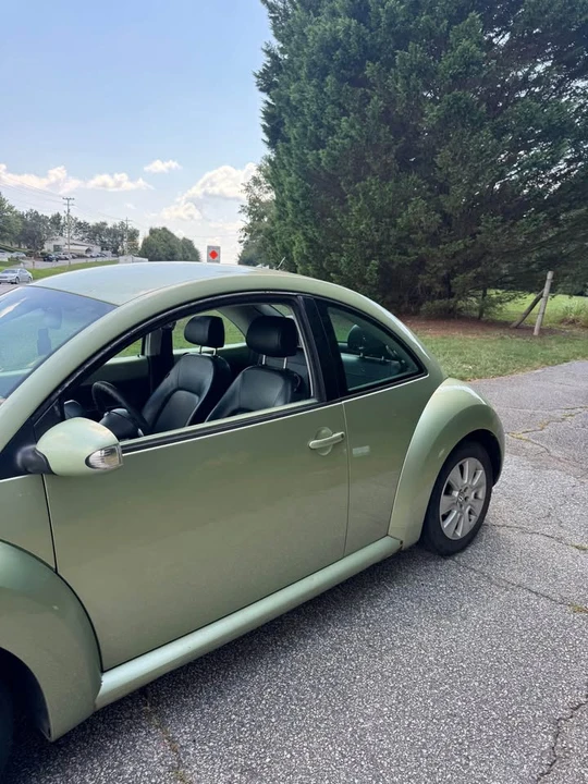 2008 Volkswagen New Beetle - Image 13 of 19