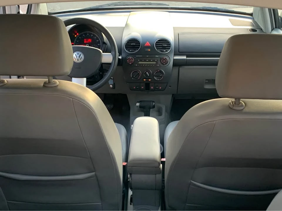2008 Volkswagen New Beetle - Image 8 of 11