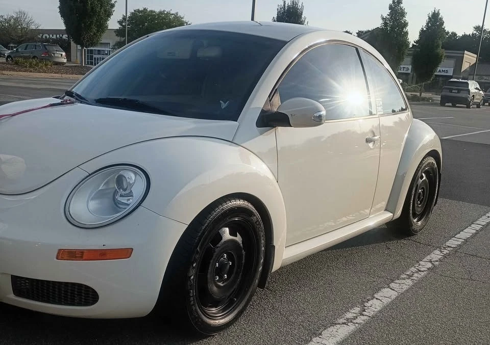 2008 Volkswagen New Beetle - Image 2 of 2