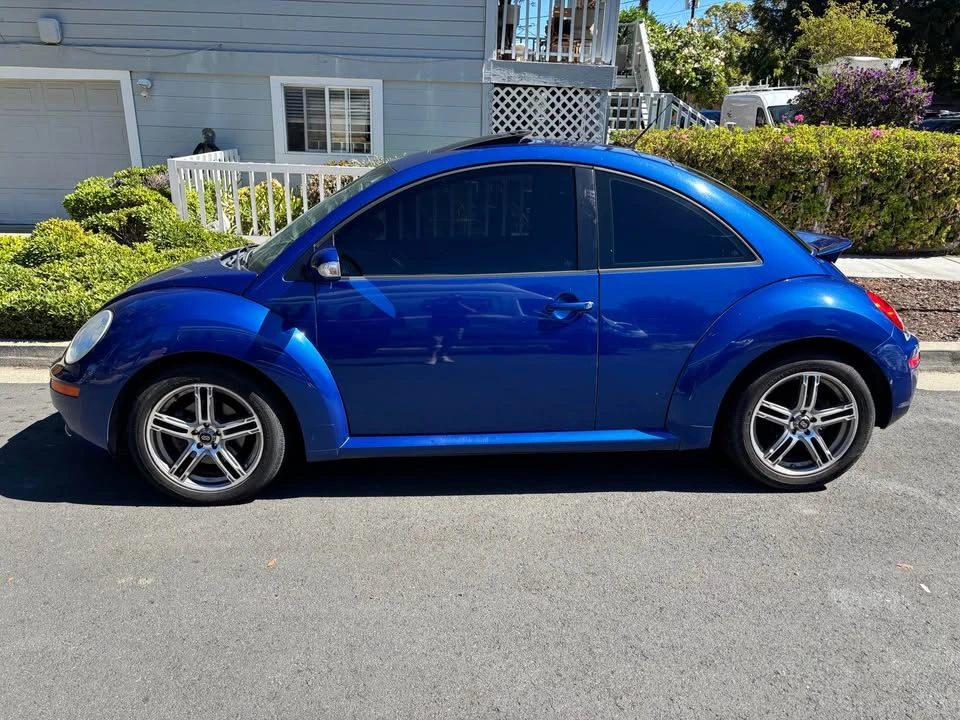 2008 Volkswagen New Beetle - Image 2 of 8