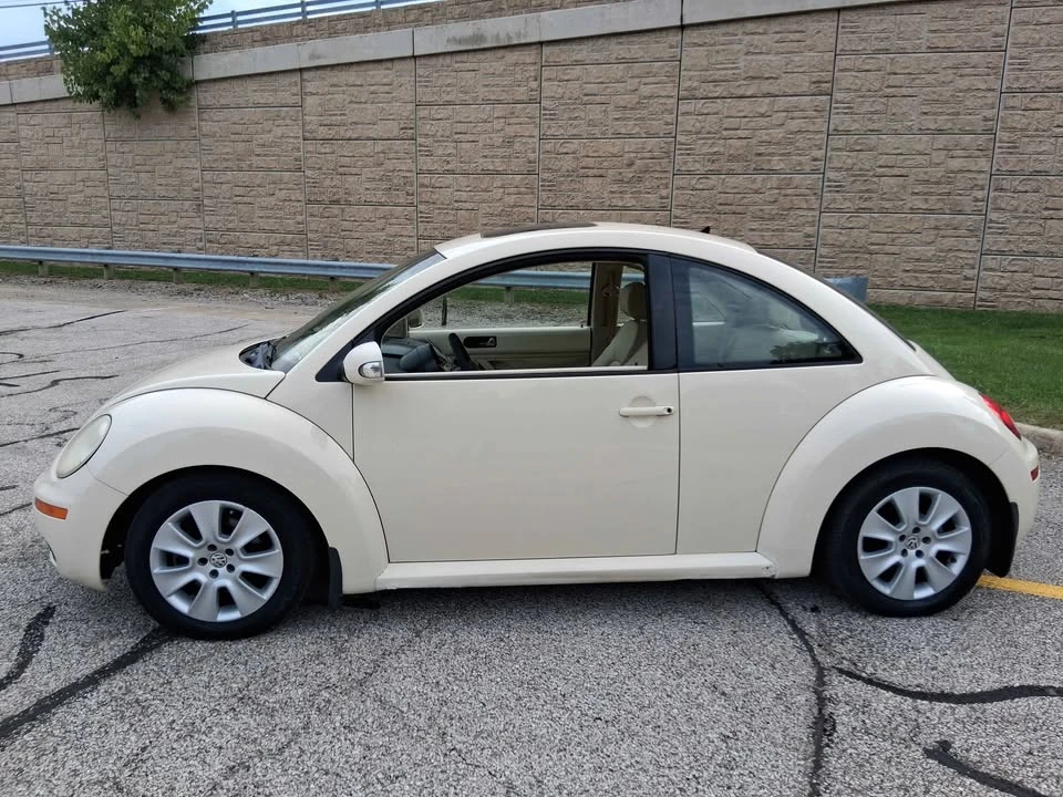 2008 Volkswagen New Beetle - Image 2 of 11