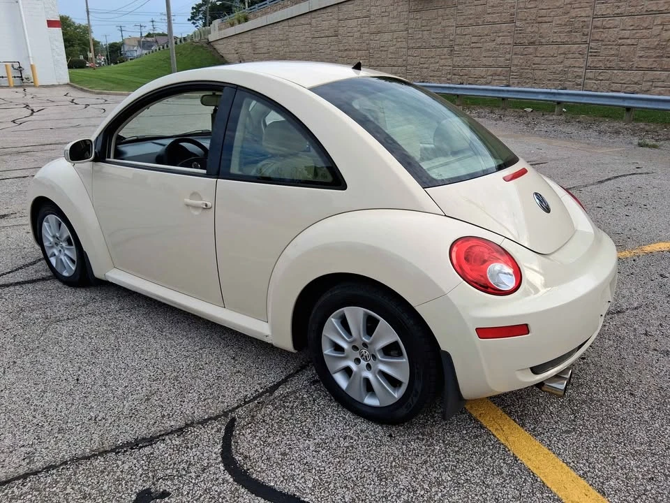 2008 Volkswagen New Beetle - Image 5 of 11
