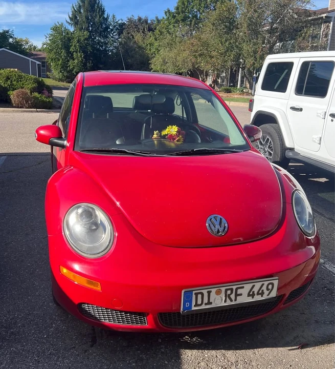 2008 Volkswagen New Beetle - Image 2 of 5