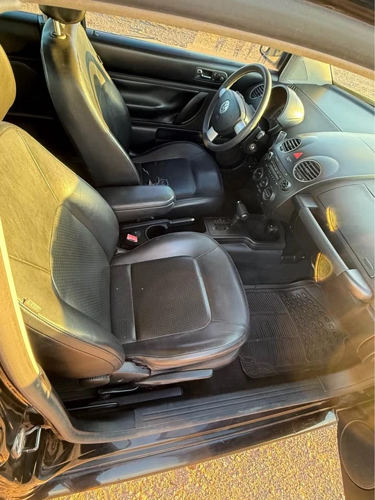 2008 Volkswagen New Beetle - Image 9 of 13