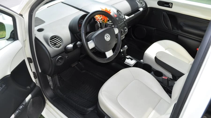 2008 Volkswagen New Beetle - Image 2 of 6