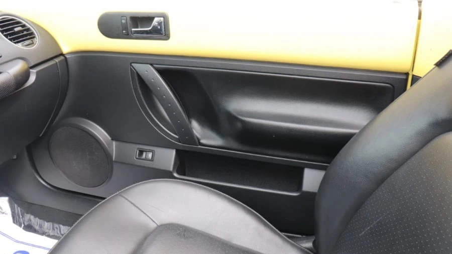 2008 Volkswagen New Beetle - Image 10 of 18