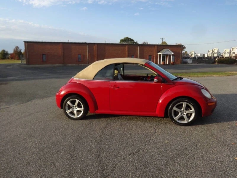 2008 Volkswagen New Beetle - Image 9 of 16