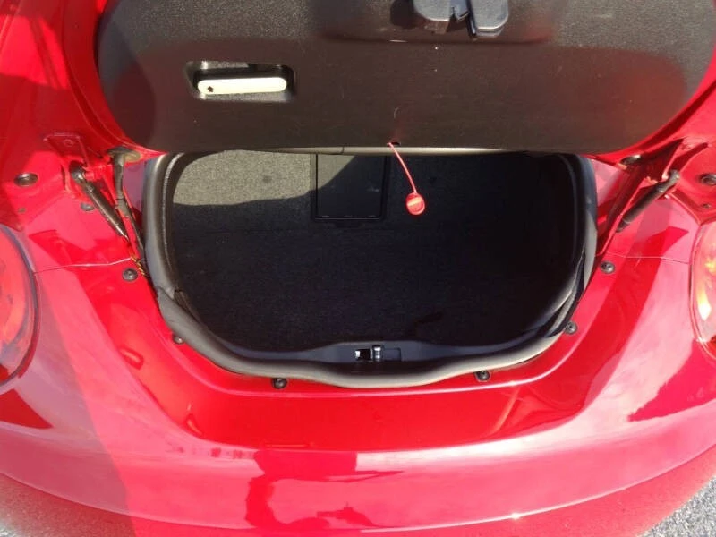 2008 Volkswagen New Beetle - Image 12 of 16