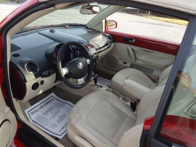 2008 Volkswagen New Beetle - Image 15 of 16