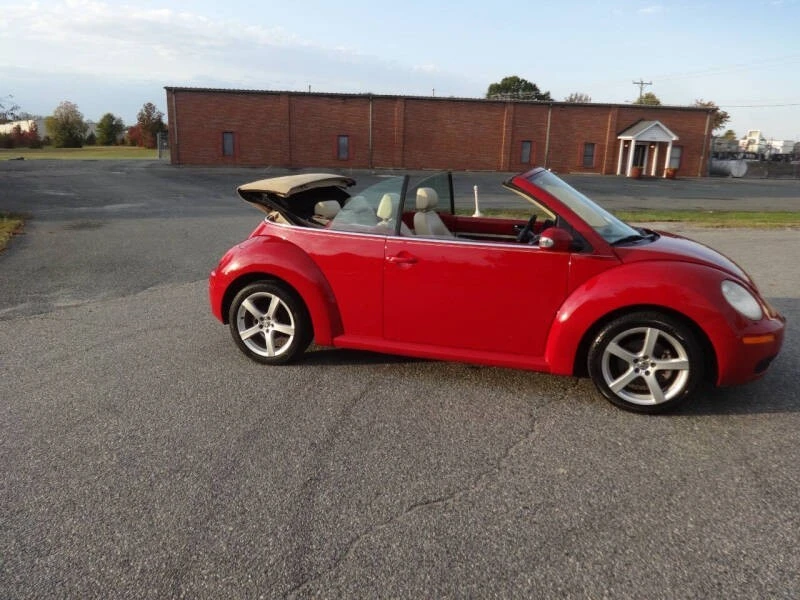 2008 Volkswagen New Beetle - Image 2 of 16