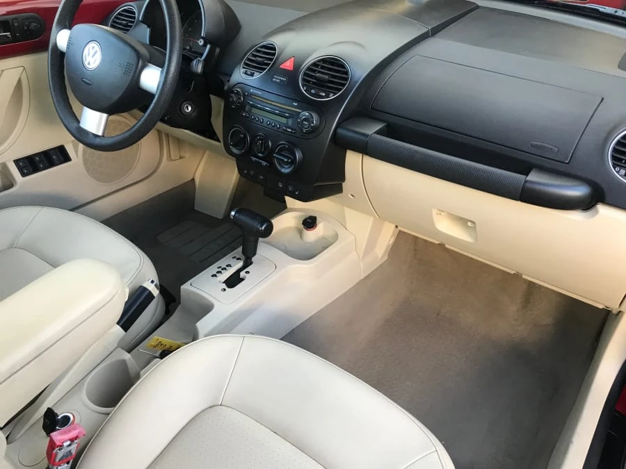 2008 Volkswagen New Beetle - Image 5 of 8