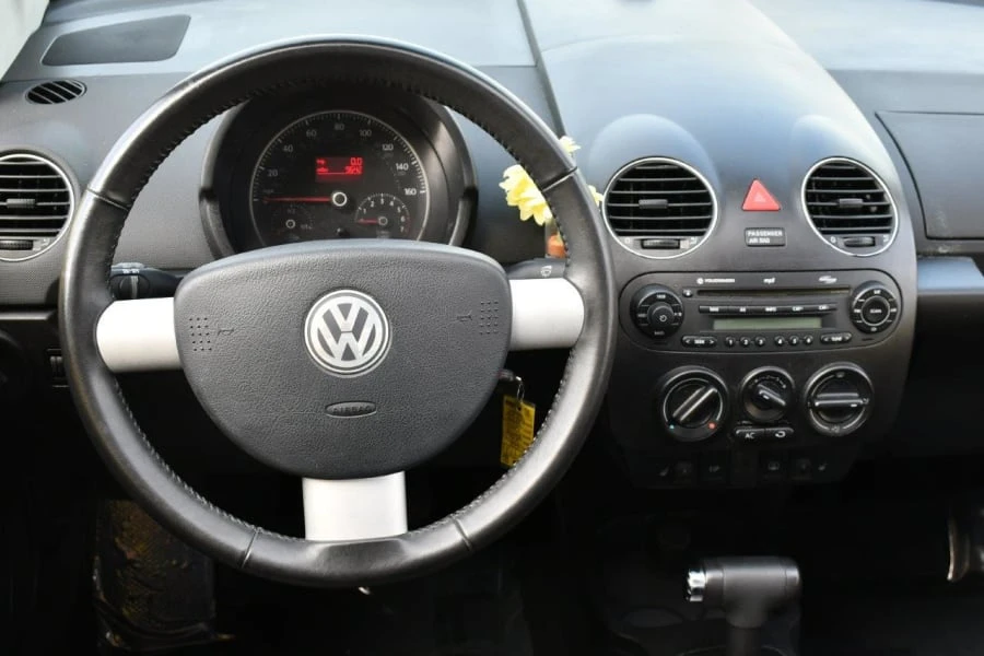 2008 Volkswagen New Beetle - Image 18 of 24