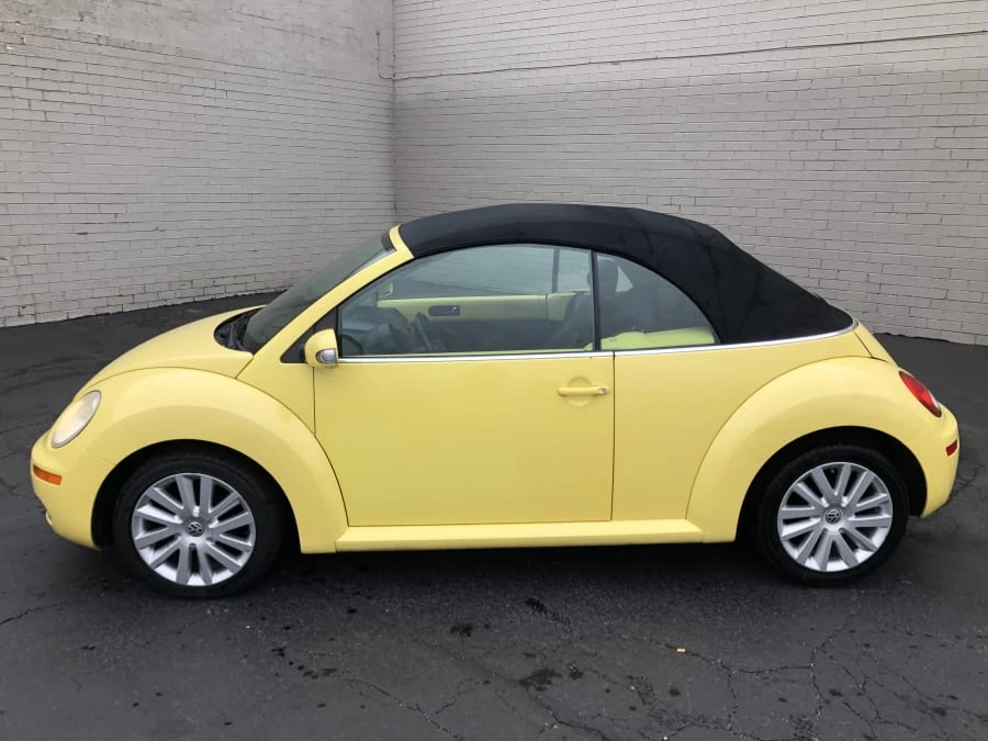2008 Volkswagen New Beetle - Image 2 of 11