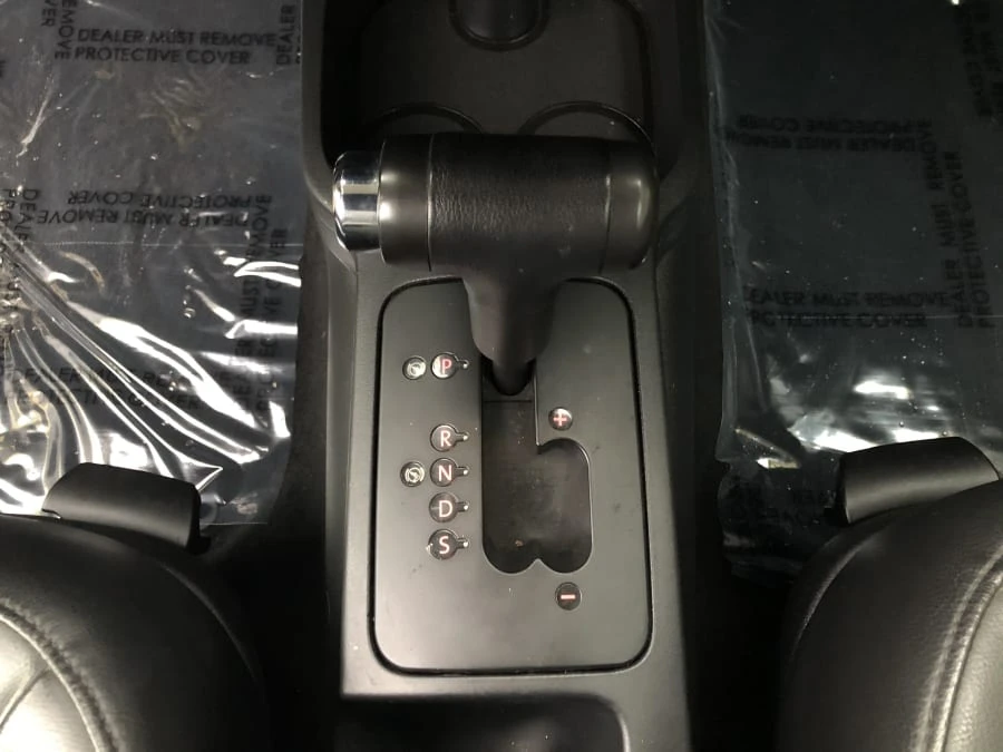 2008 Volkswagen New Beetle - Image 10 of 11